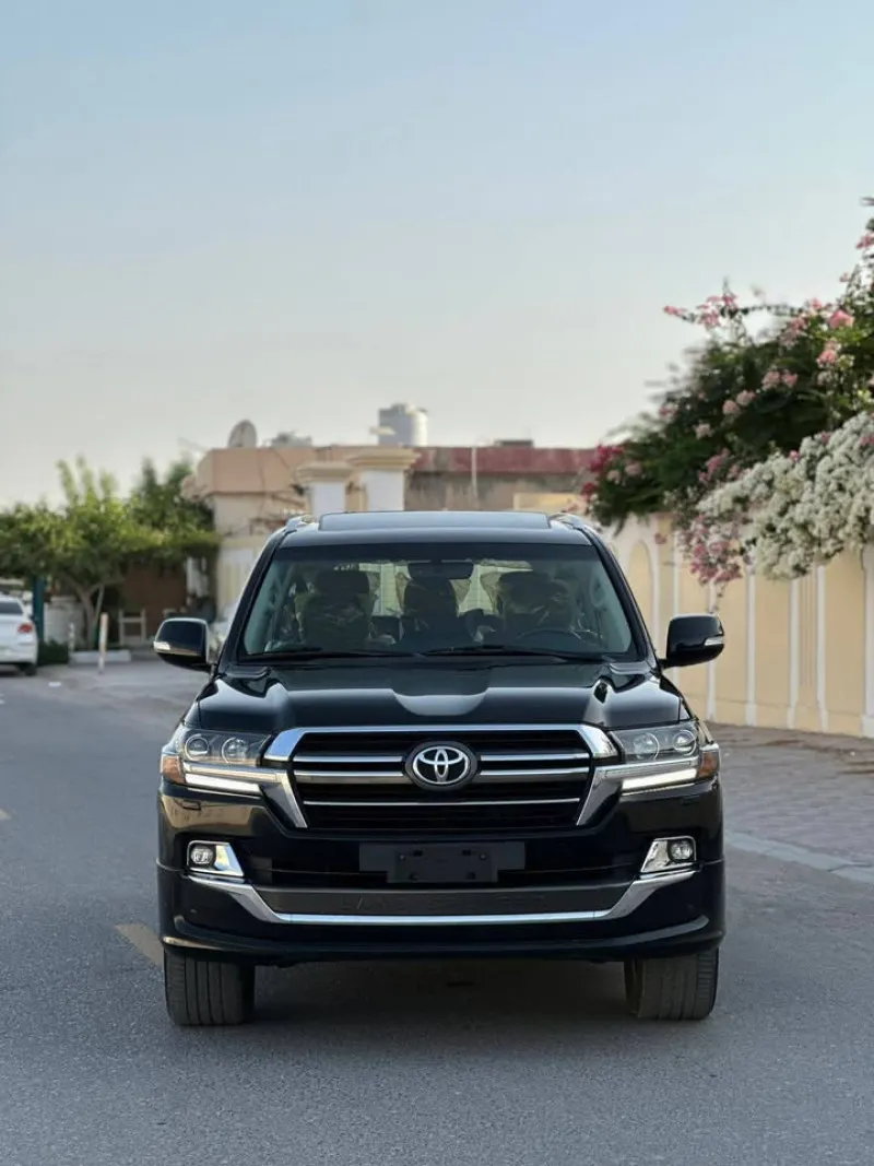 2020 تويوتا لاند كروزر in Dubai