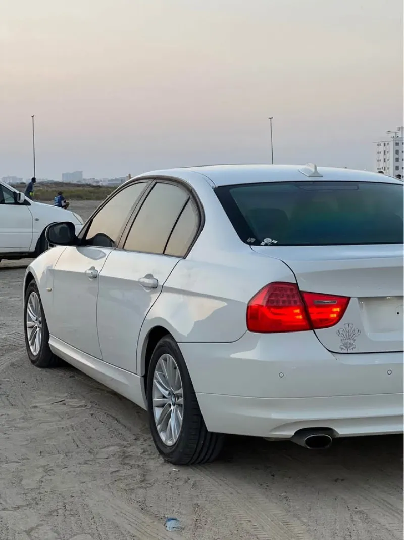 2010 بي أم دابليو الفئة - 3 in Dubai