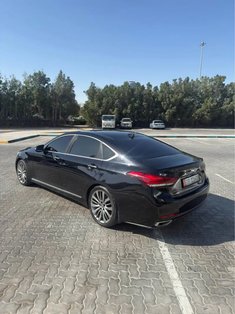 2015 جينيسس جي ٨٠ in Dubai