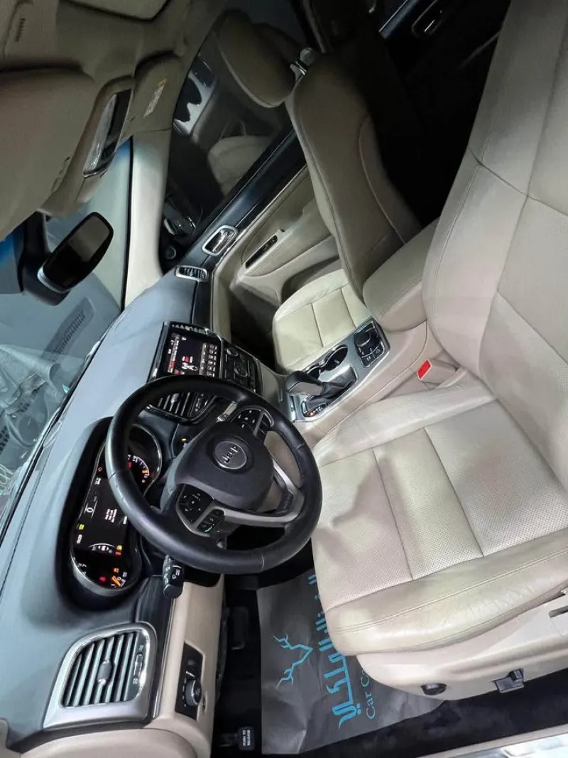 2019 Jeep Grand Cherokee in Dubai