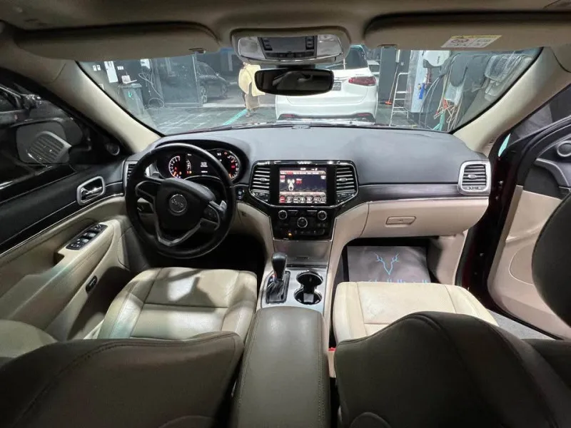 2019 Jeep Grand Cherokee in Dubai
