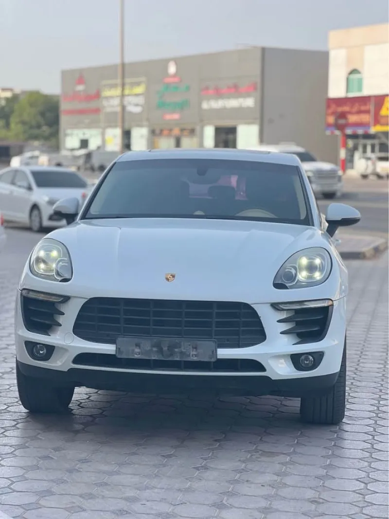 2015 Porsche Macan in Dubai
