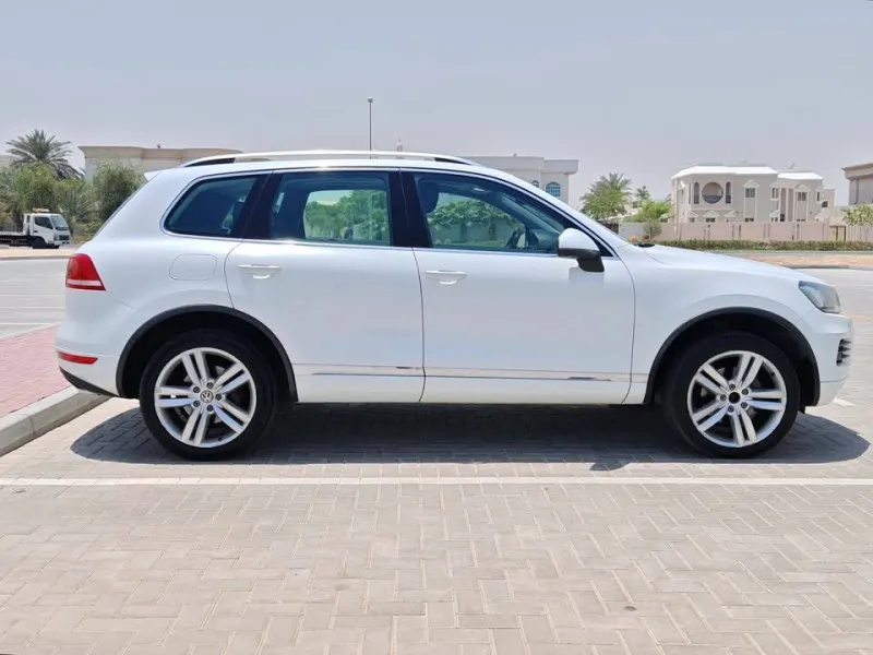 2014 Volkswagen Touareg in Dubai