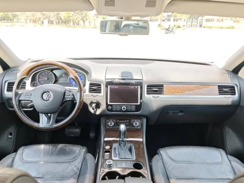 2014 Volkswagen Touareg in Dubai