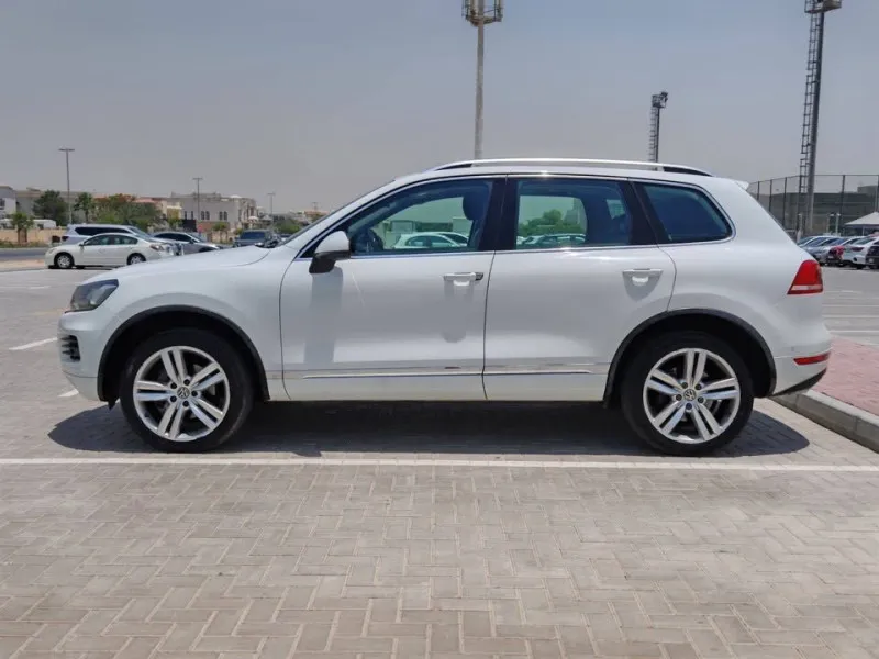 2014 Volkswagen Touareg in Dubai