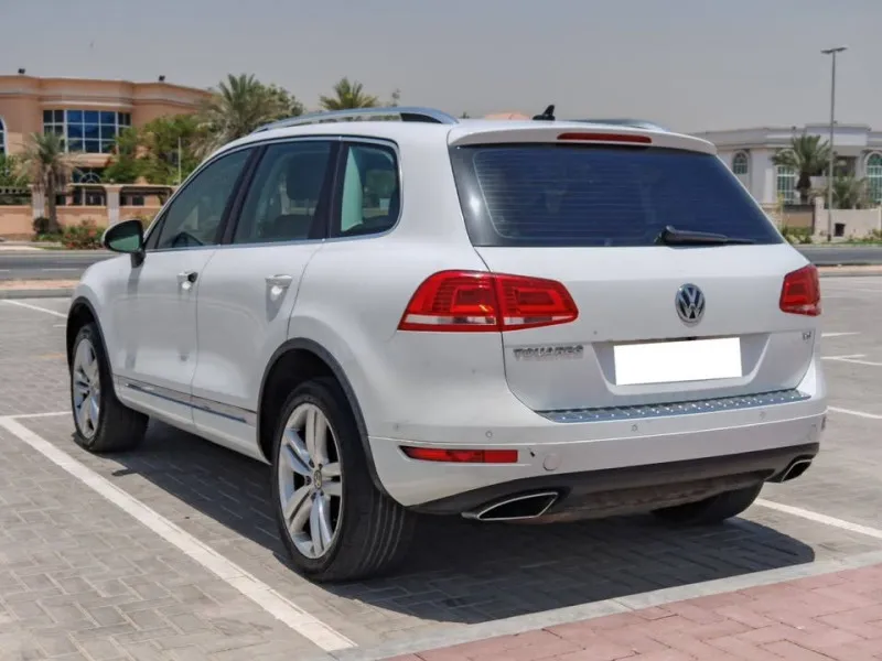 2014 Volkswagen Touareg in Dubai