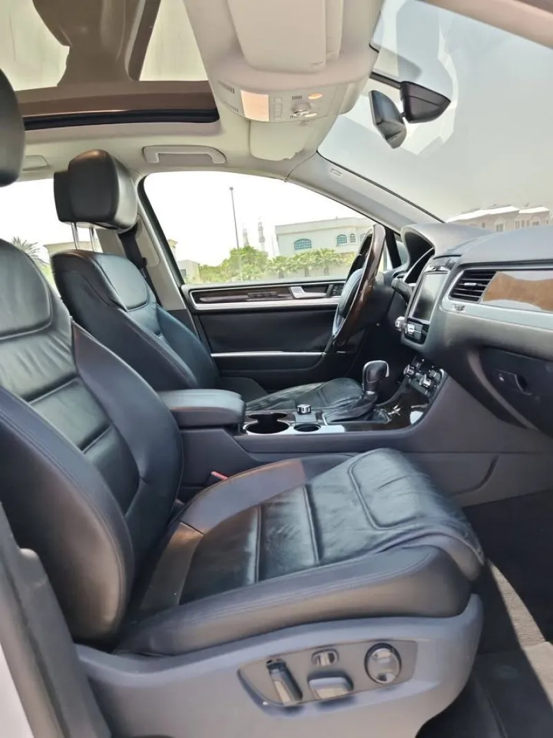 2014 Volkswagen Touareg in Dubai