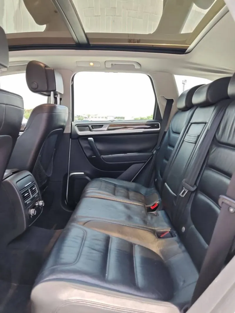 2014 Volkswagen Touareg in Dubai