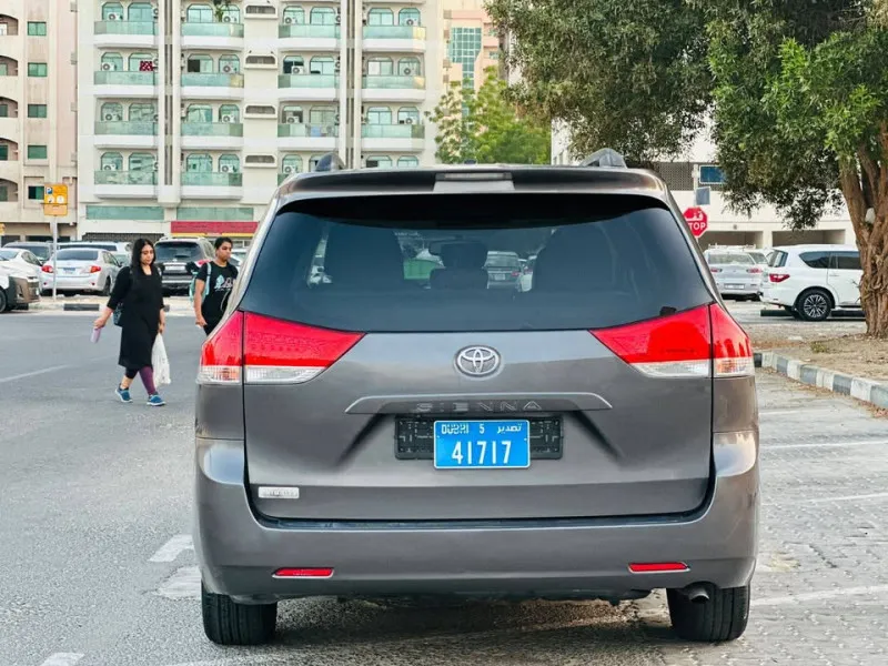 2012 Toyota Sienna in Dubai