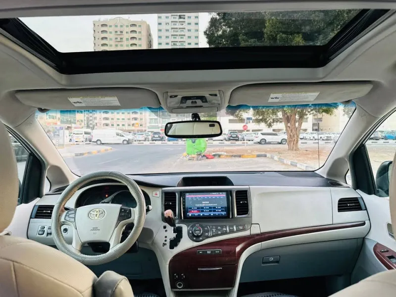 2012 Toyota Sienna in Dubai