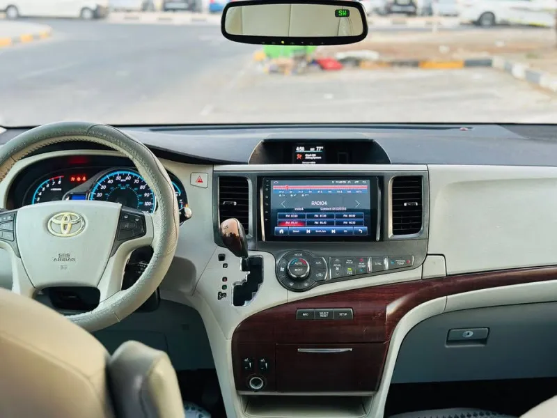2012 Toyota Sienna in Dubai