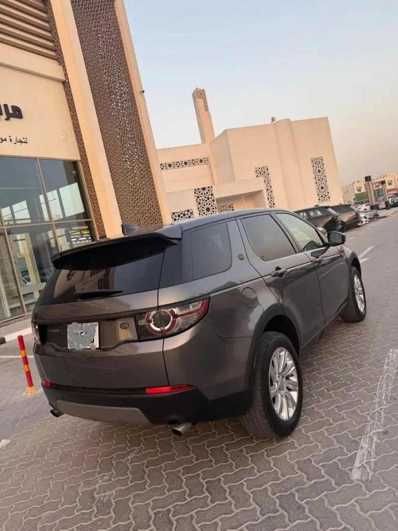 2017 لاند روفر ديسكفري سبورت in Dubai