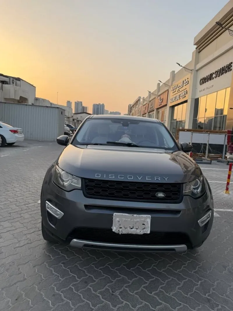 2017 لاند روفر ديسكفري سبورت in Dubai