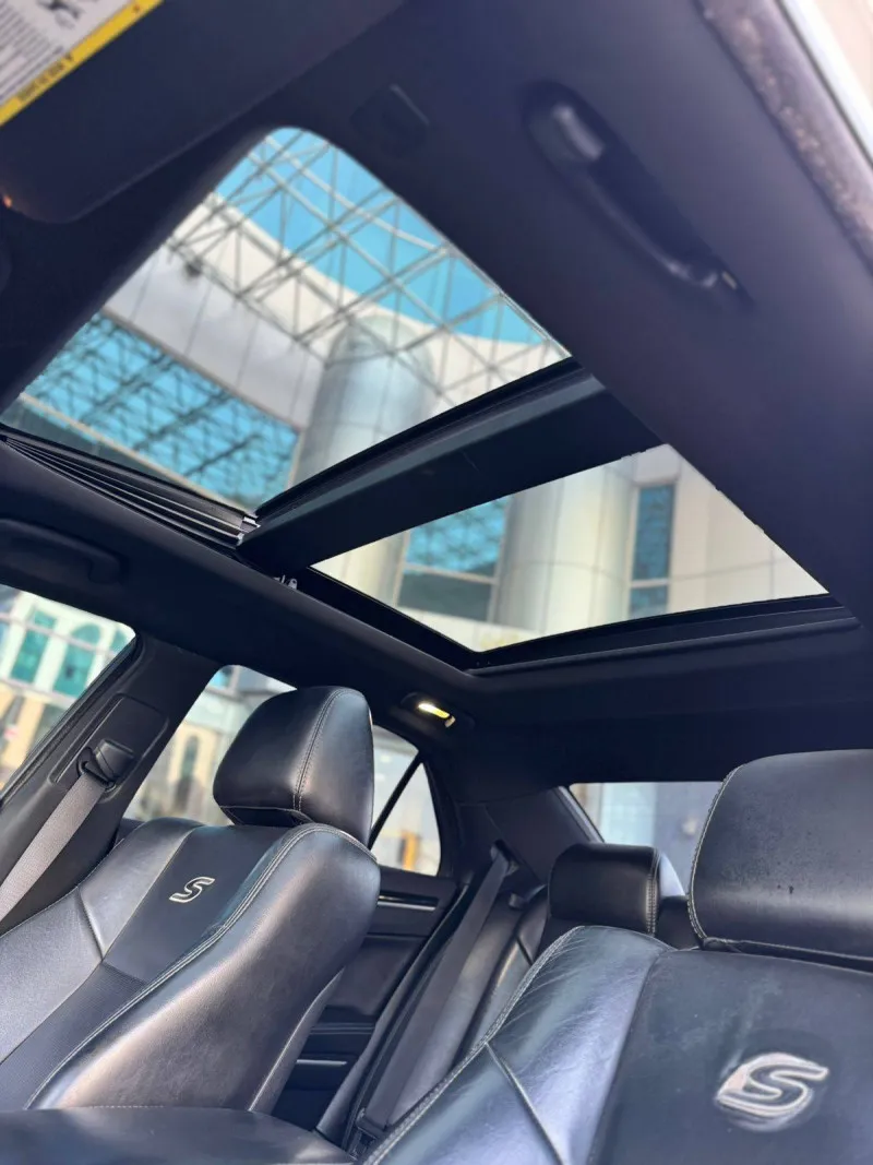 2018 كرايسلر ٣٠٠ in Dubai