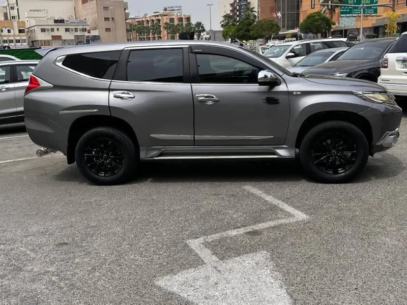 2016 Mitsubishi Montero in Dubai