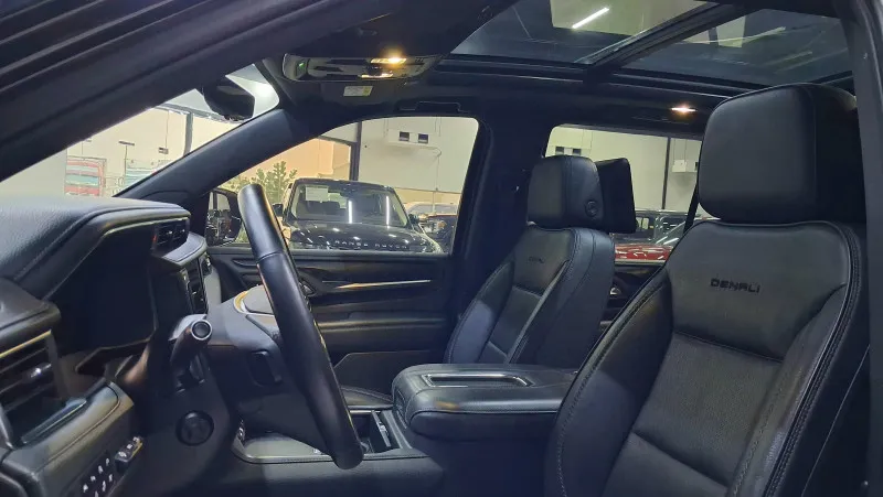 2022 GMC Yukon in Dubai