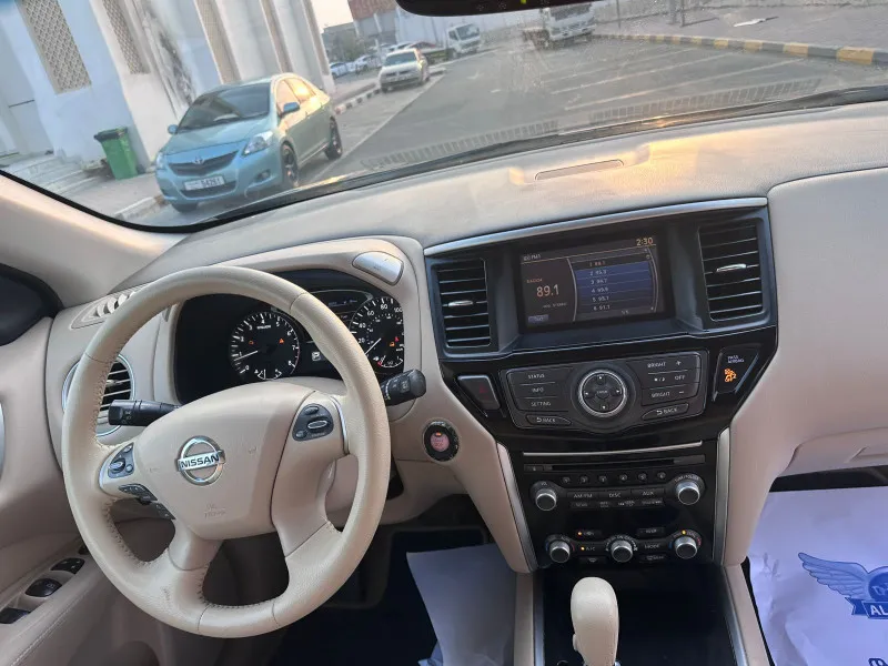2015 نيسان باثفايندر in Dubai
