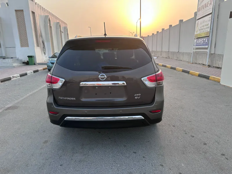 2015 نيسان باثفايندر in Dubai