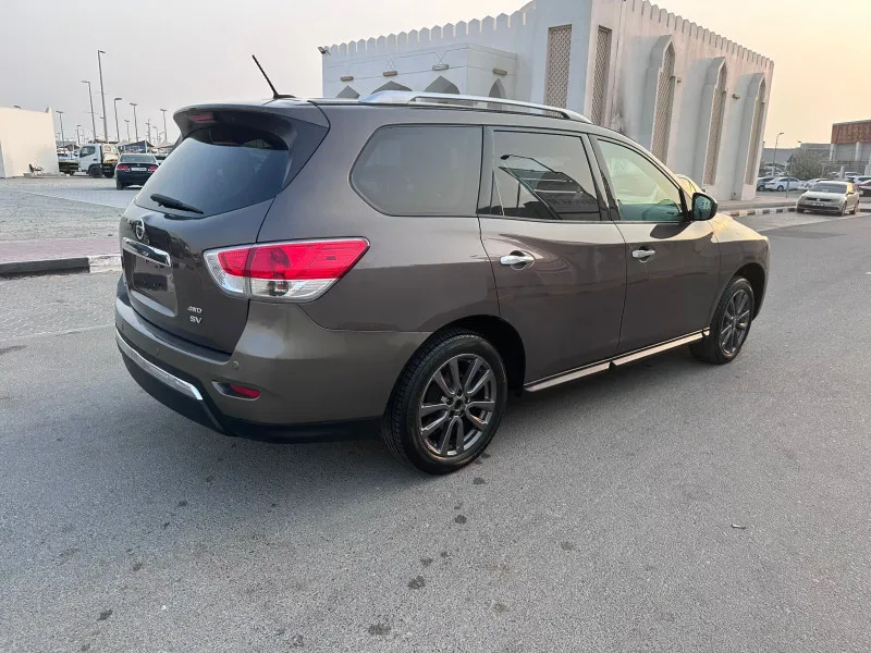 2015 نيسان باثفايندر in Dubai