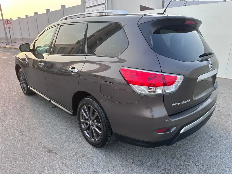 2015 نيسان باثفايندر in Dubai