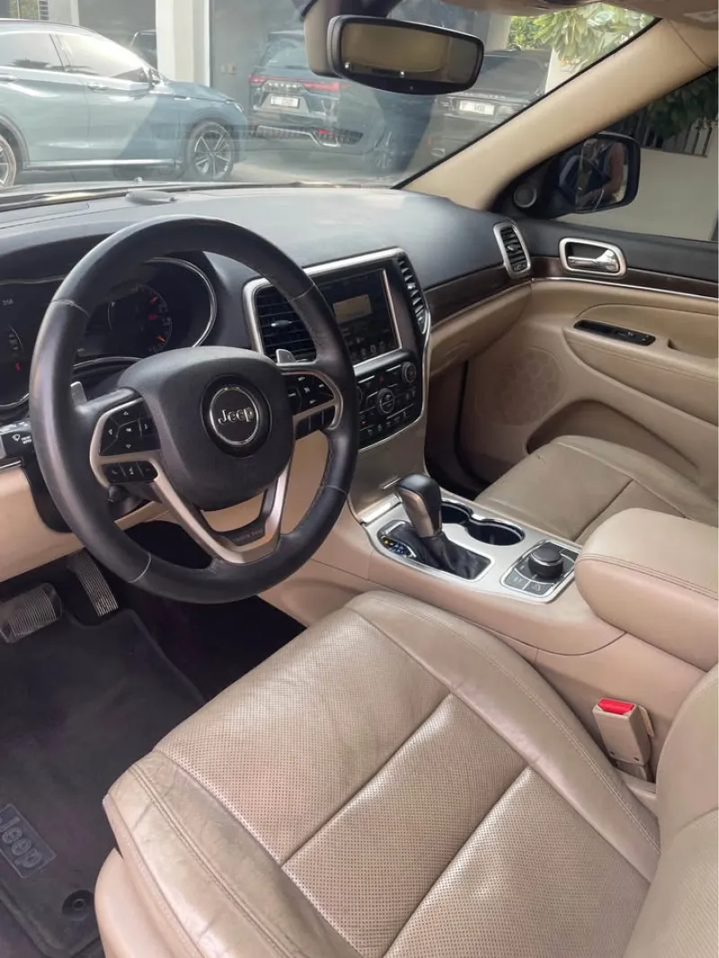 2017 Jeep Grand Cherokee in Dubai