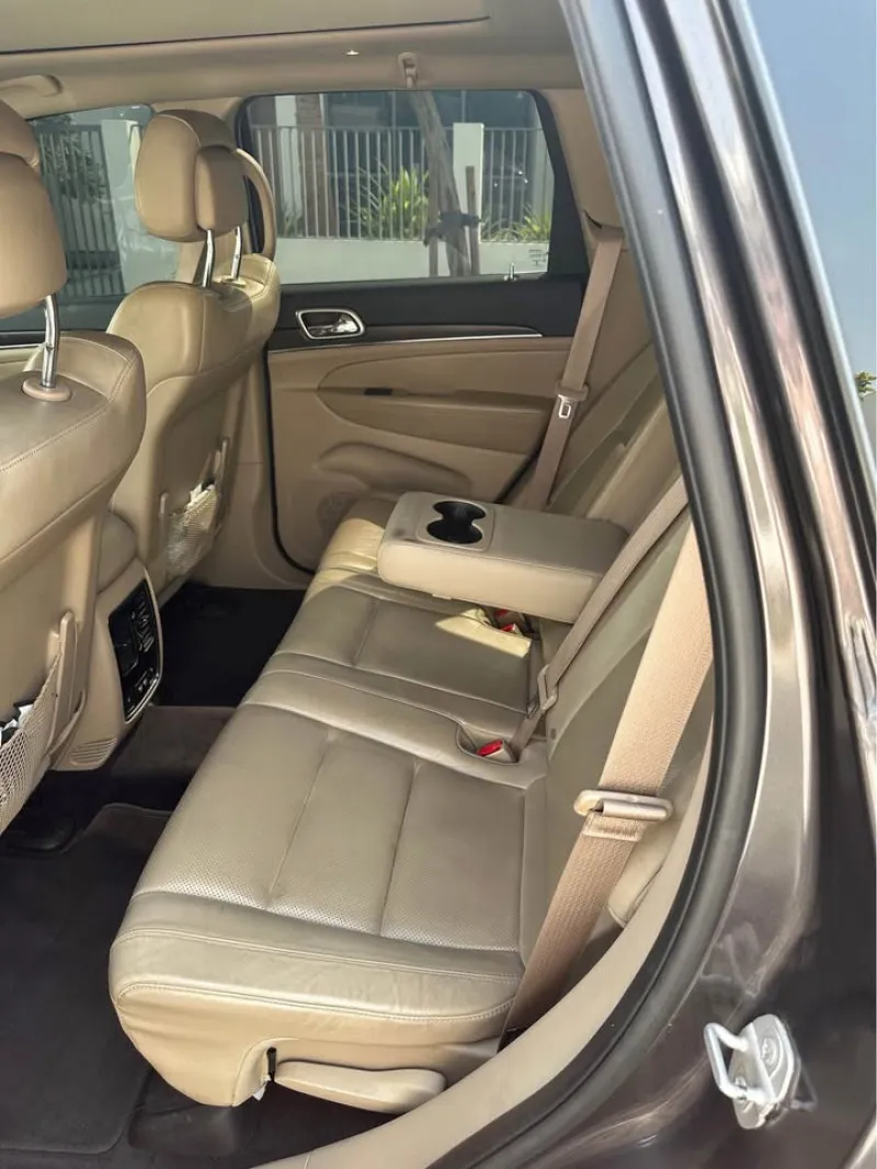 2017 Jeep Grand Cherokee in Dubai
