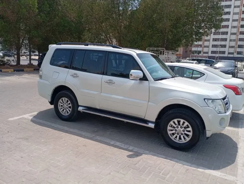 2014 ميتسوبيشي باجيرو in Dubai