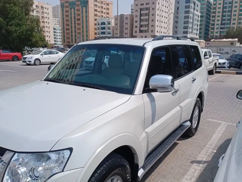 2014 ميتسوبيشي باجيرو in Dubai