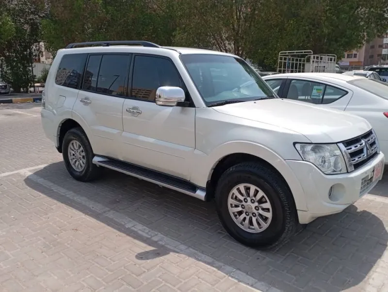 2014 ميتسوبيشي باجيرو in Dubai
