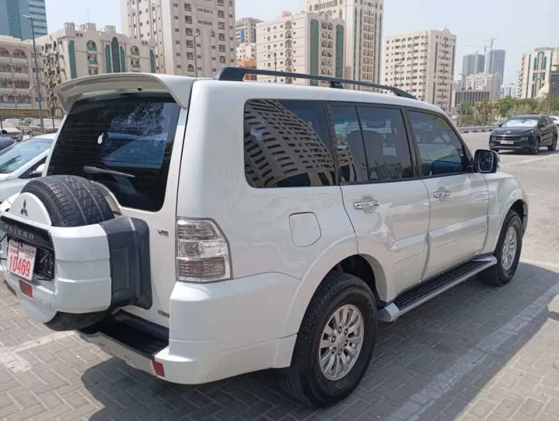 2014 ميتسوبيشي باجيرو in Dubai