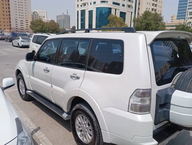 2014 ميتسوبيشي باجيرو in Dubai