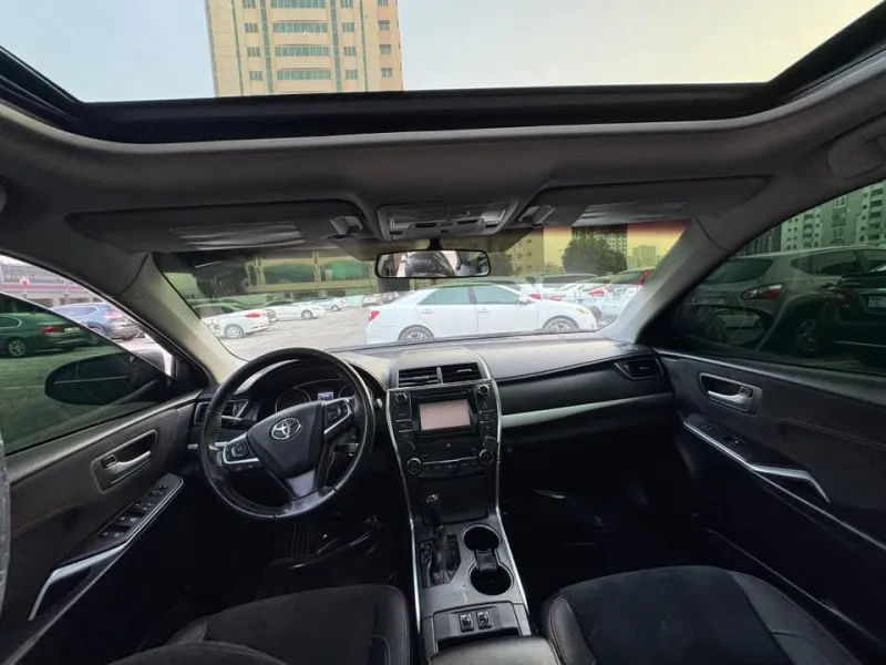 2015 تويوتا كامري in Dubai