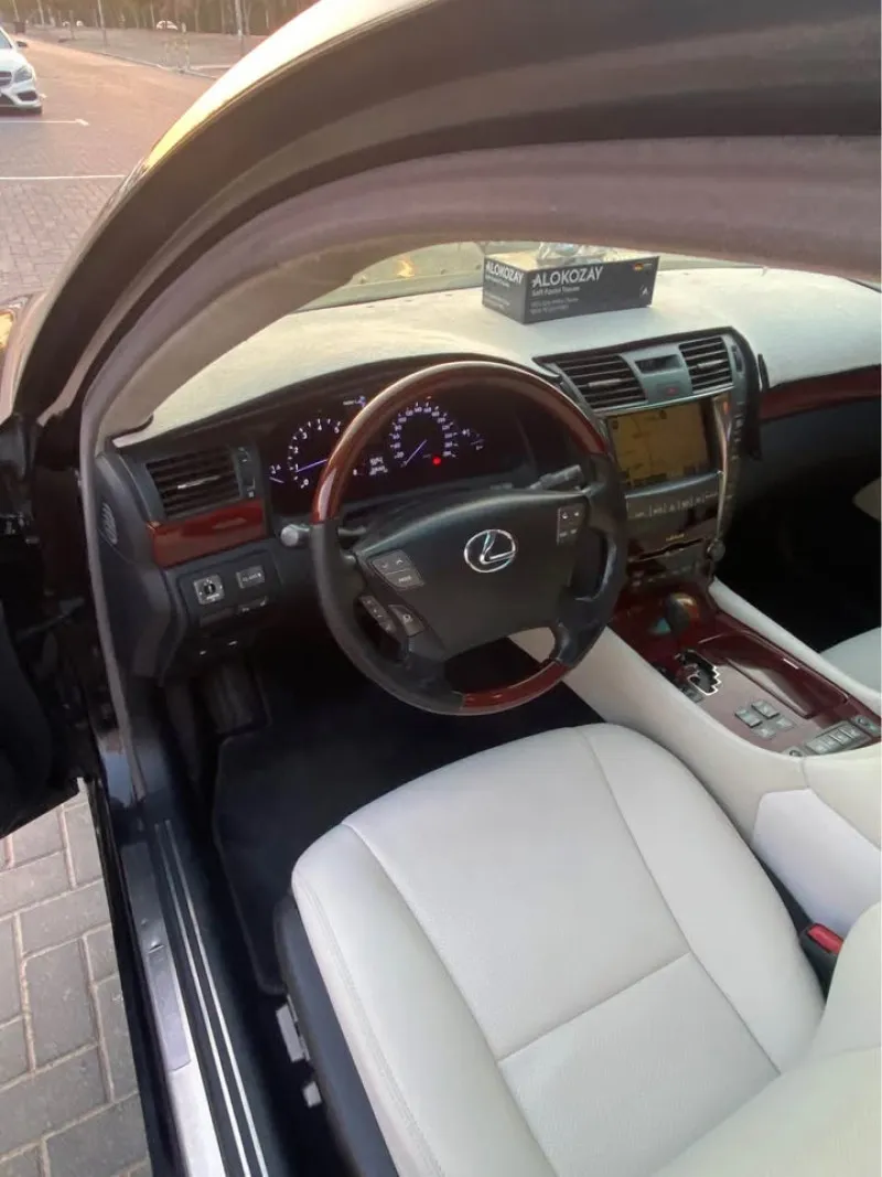 2008 لكزس آل آس ٤٦٠ in Dubai
