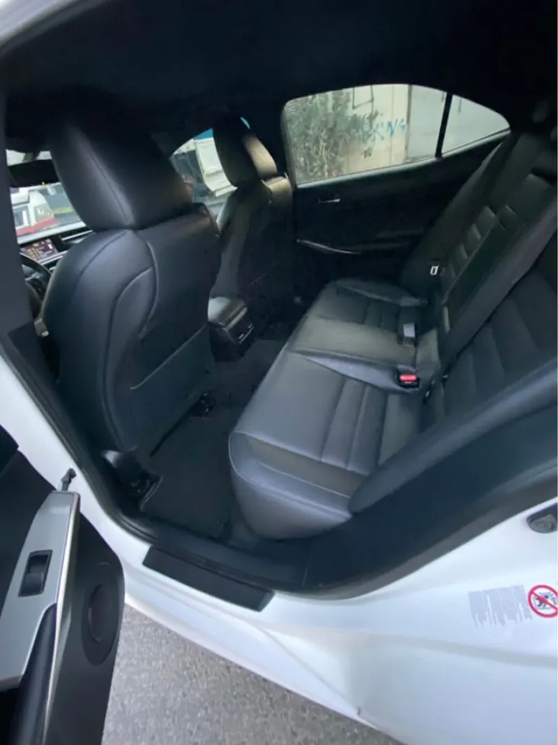 2016 Lexus IS in Dubai