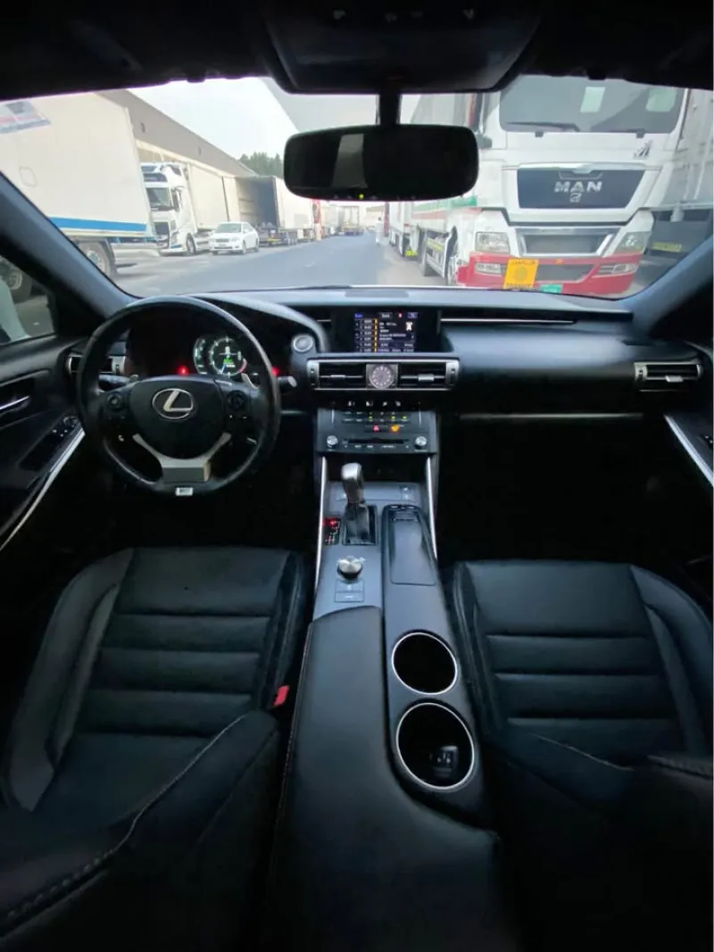 2016 Lexus IS in Dubai