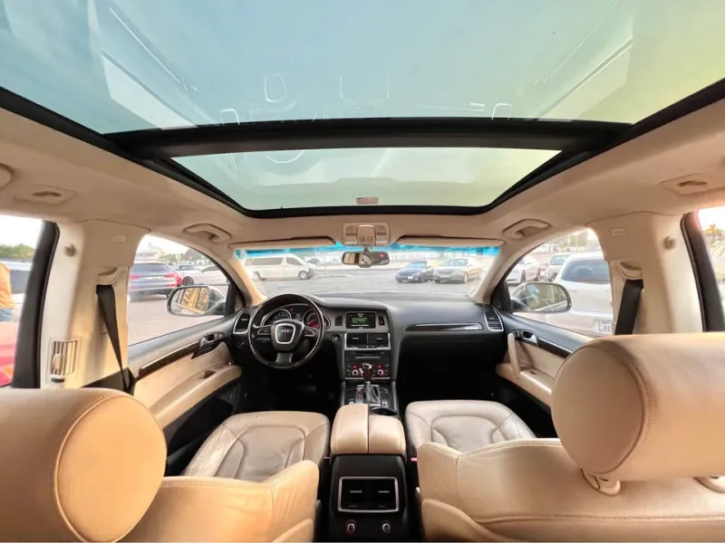 2011 اودي كيو٧ in Dubai