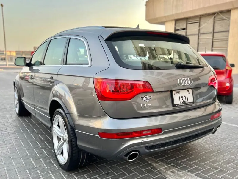 2011 اودي كيو٧ in Dubai