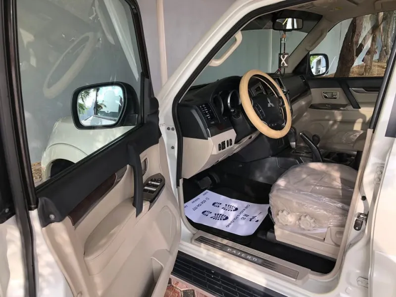 2017 ميتسوبيشي باجيرو in Dubai