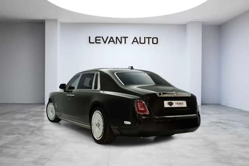 2023 Rolls Royce Phantom in Dubai
