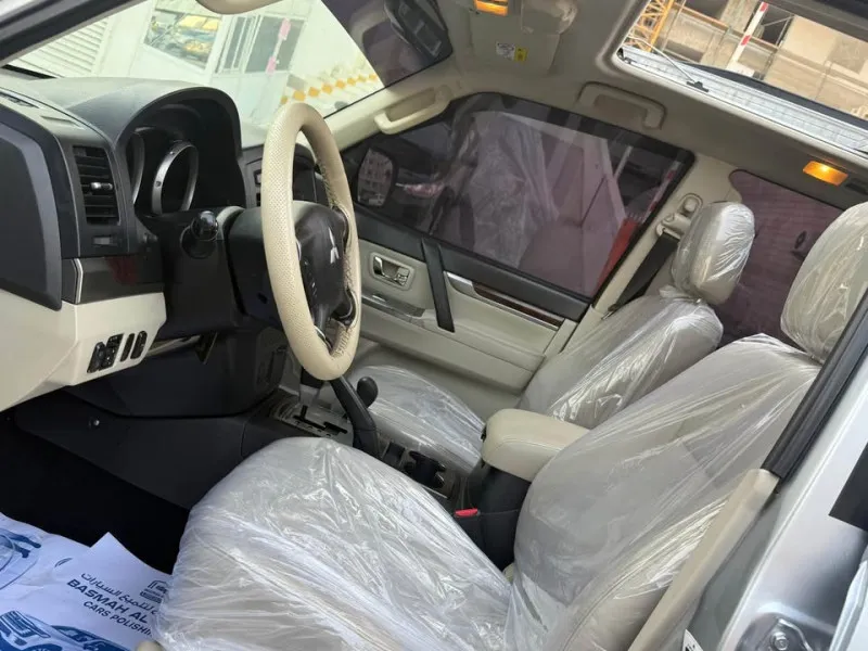 2013 Mitsubishi Pajero in Dubai