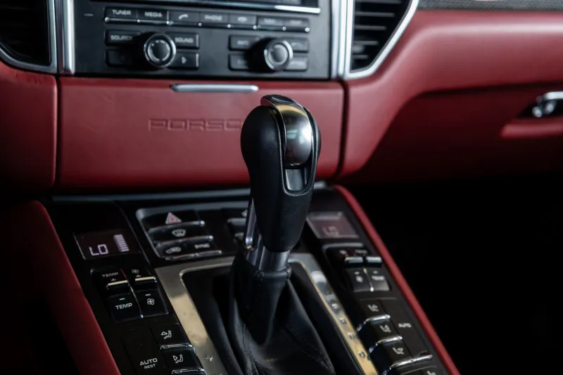 2015 Porsche Macan in Dubai