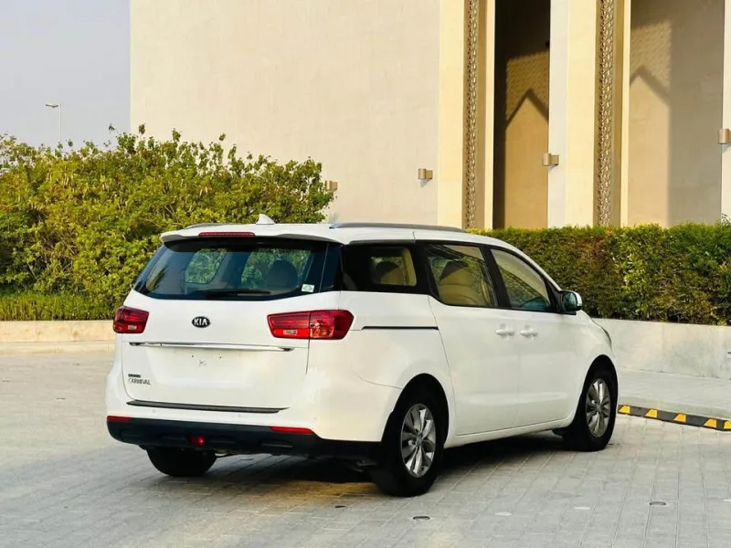 2022 Kia Carnival in Dubai