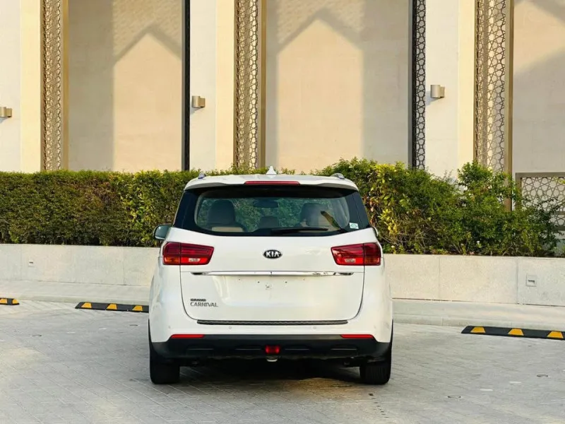 2022 Kia Carnival in Dubai