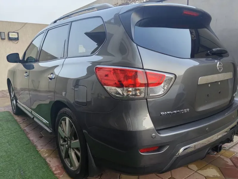 2015 Nissan Pathfinder in Dubai