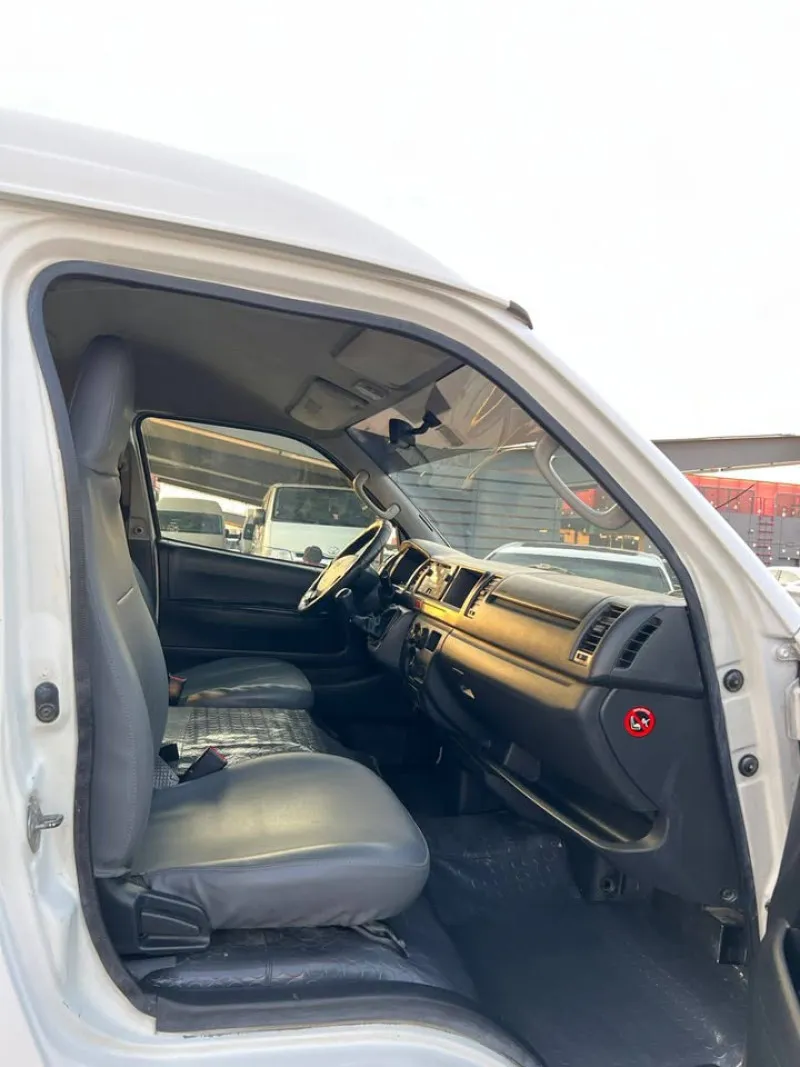 2015 Toyota Hiace in Dubai