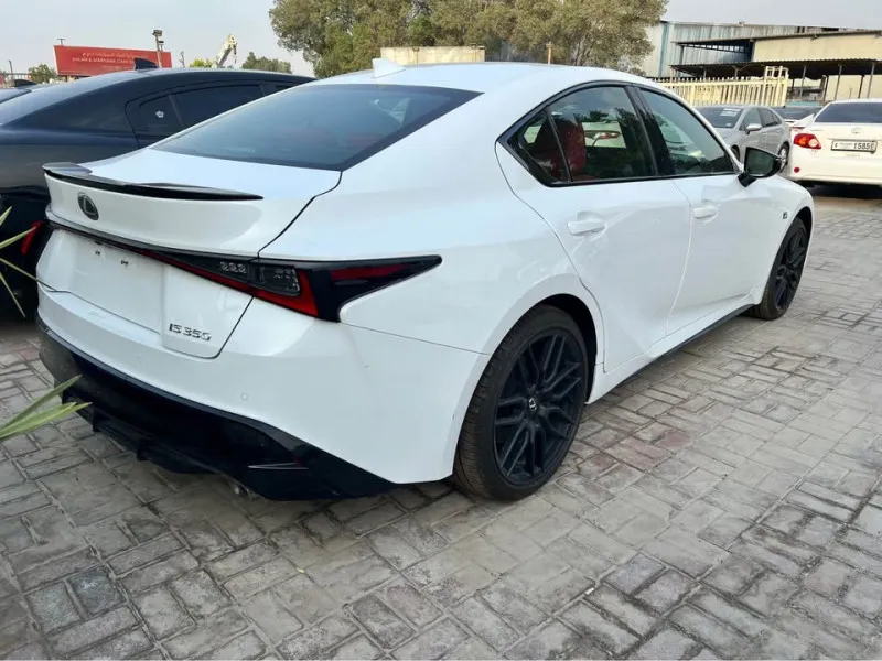 2024 لكزس اي اس in Dubai