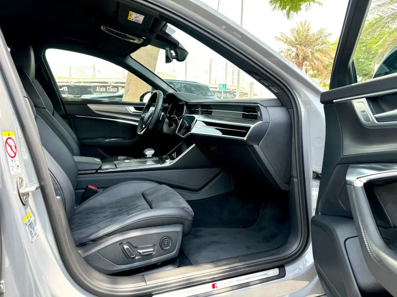2025 Audi RS6 in Dubai