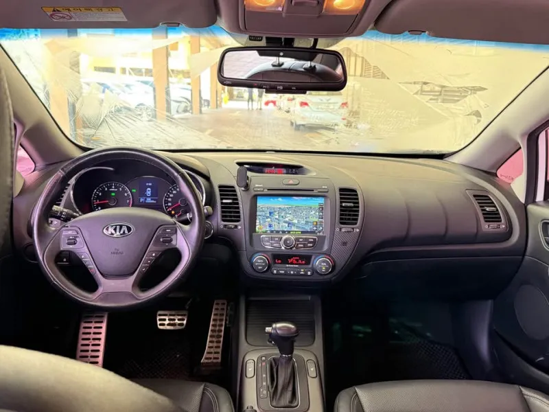 2013 Kia K3 in Dubai