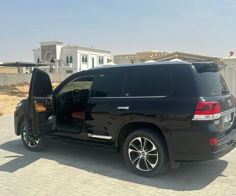 2021 تويوتا لاند كروزر in Dubai
