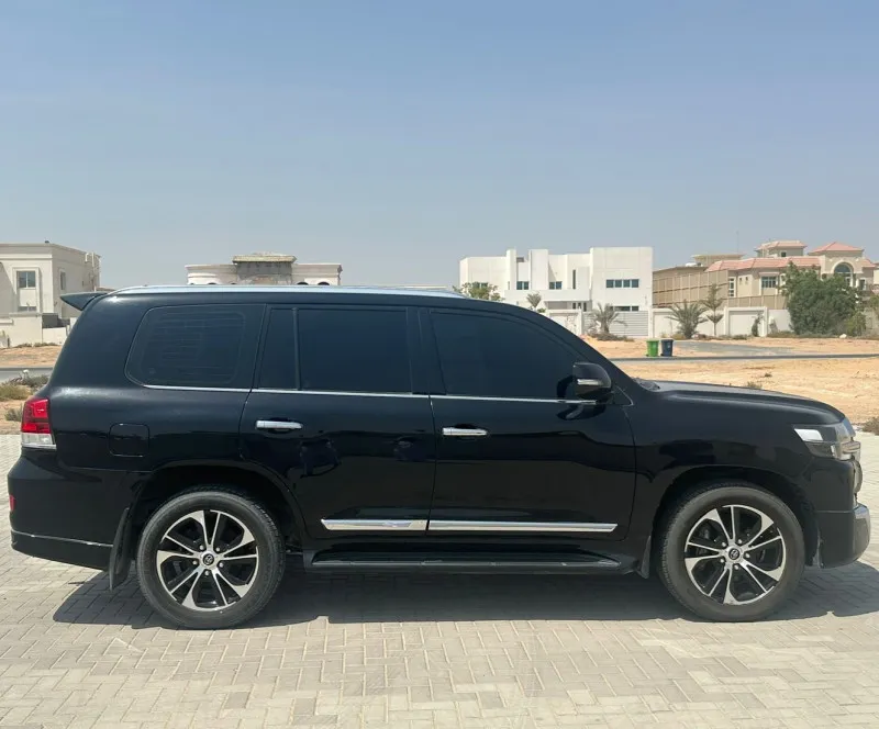 2021 تويوتا لاند كروزر in Dubai